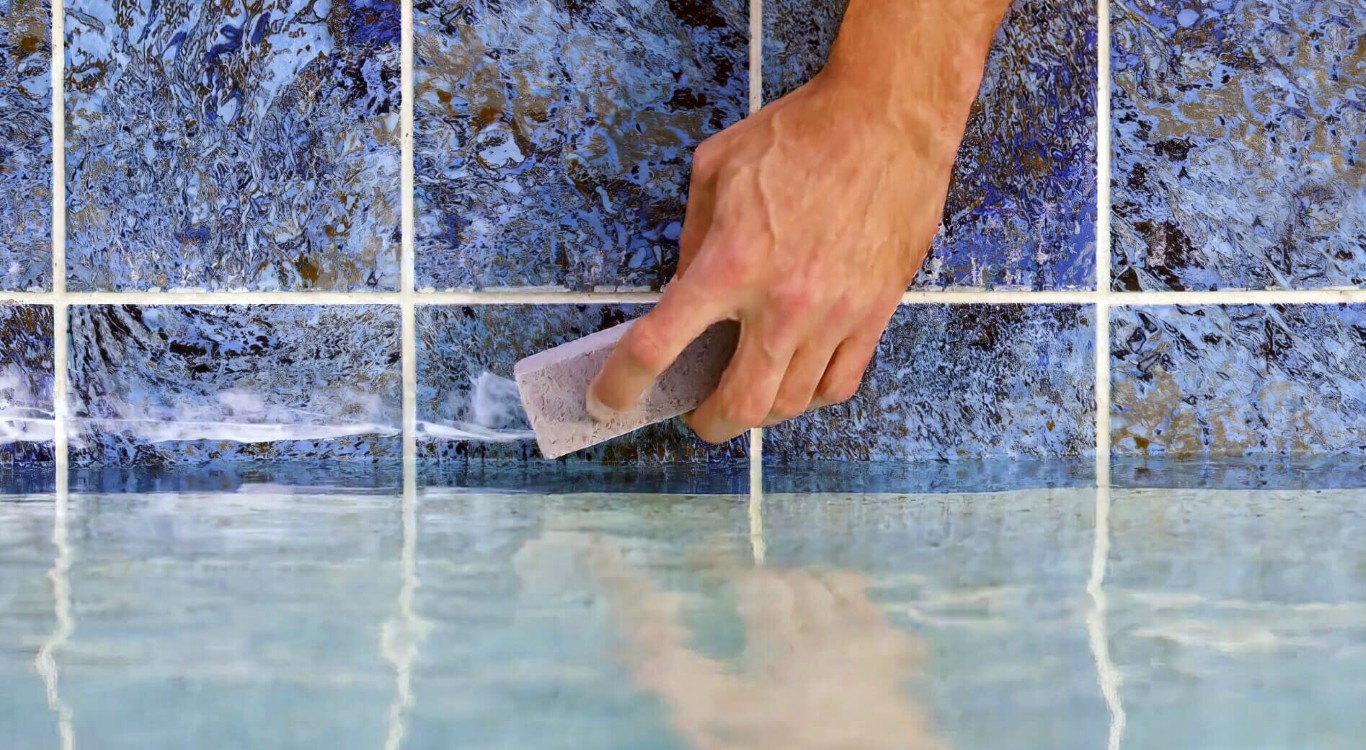Pool tile cleaning and calcium scale removal in Turlock, CA